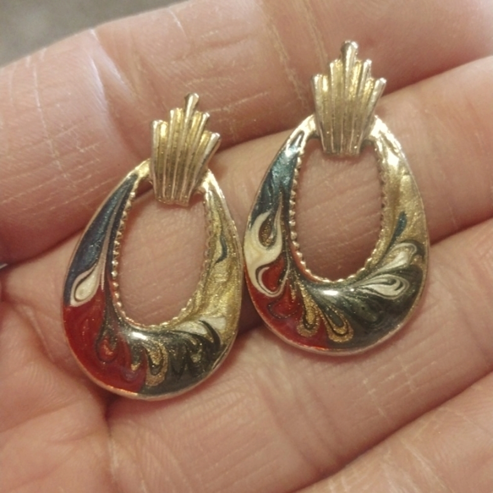 VINTAGE SWIRLED SHIMMERY GREEN GOLD BURGUNDY DOOR KNOCKER POST 1.3" EARRINGS